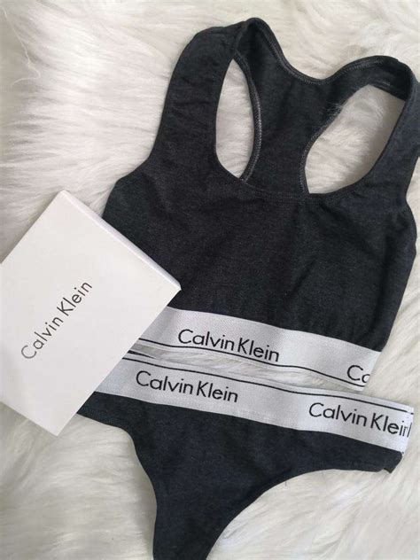 conjunto calvin klein gris